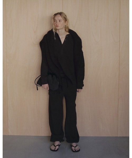 anuke（アンヌーク）の「Reversible Boa Bag（ハンドバッグ・レディース・アイボリー/チャコールグレー・FREE）」の7枚目の写真