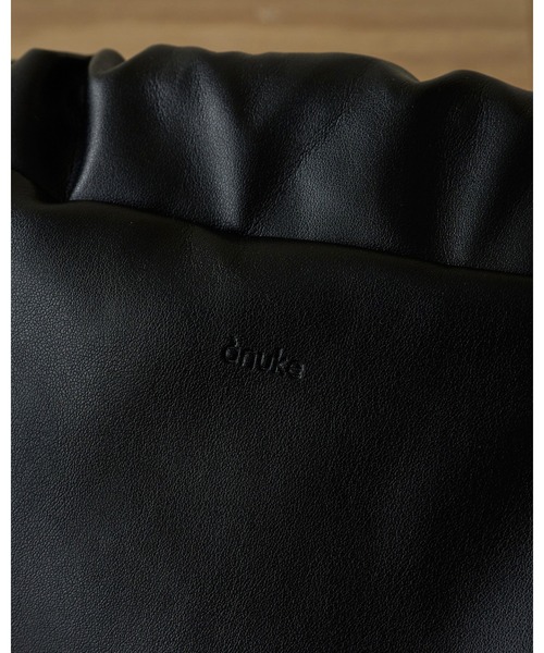 anuke（アンヌーク）の「Reversible Boa Bag（ハンドバッグ・レディース・アイボリー/チャコールグレー・FREE）」の9枚目の写真