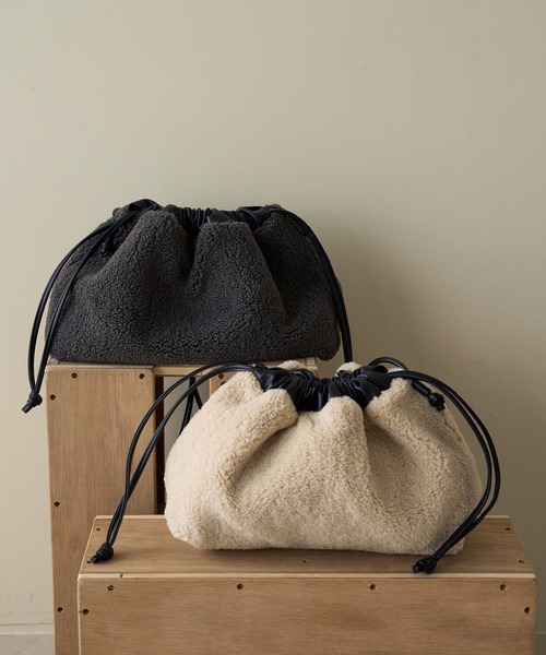 anuke（アンヌーク）の「Reversible Boa Bag（ハンドバッグ・レディース・アイボリー/チャコールグレー・FREE）」の17枚目の写真