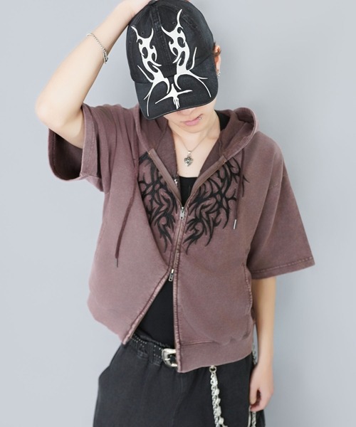 SPINNS（スピンズ）の「短丈半袖ダブルジップパーカー/トライバル刺繍/スノーウォッシュ加工（パーカー・メンズ・ブラック/ブラック系その他/ブラウン系その他/グリーン系その他・ONESIZE）」の3枚目の写真