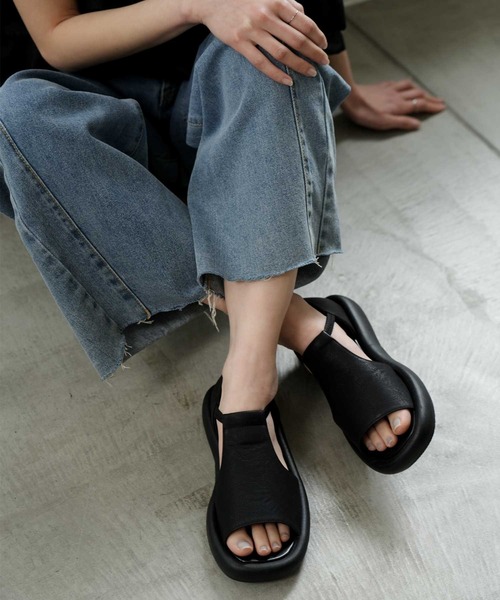 Bulue.(ブルー)の「【履き口仕様リニューアル(6月以降お届け分より)】アンクルストラップサンダル(サンダル・レディース・ブラウン/ブラック・36/37/38/39)」の4枚目の写真