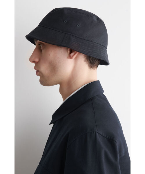 COS（コス）の「コットンバケットハット（ハット・メンズ・ネイビー・S/M/L/XL）」の2枚目の写真