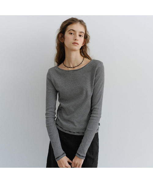 URAGO(ユラーゴ)の「Stripe boatneck t-shirt(Tシャツ/カットソー・レディース・チャコールグレー/ブラック/ブルー・FREE)」の1枚目の写真