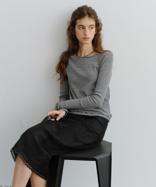 URAGO(ユラーゴ)の「Stripe boatneck t-shirt(Tシャツ/カットソー・レディース・チャコールグレー/ブラック/ブルー・FREE)」の5枚目の写真