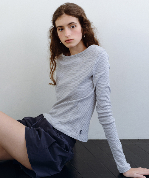 URAGO(ユラーゴ)の「Stripe boatneck t-shirt(Tシャツ/カットソー・レディース・チャコールグレー/ブラック/ブルー・FREE)」の6枚目の写真