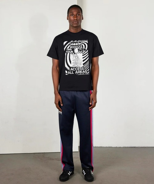 PLEASURES(プレジャー)の「PLEASURES/プレジャーズ ALL ACCESS T-SHIRT oasis クルーネック プリントTシャツ バンドTシャツ 2026年春夏(Tシャツ/カットソー・メンズ・ブラック・M/L/XL)」の5枚目の写真