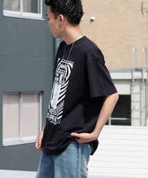 PLEASURES（プレジャー）の「PLEASURES/プレジャーズ ALL ACCESS T-SHIRT oasis クルーネック プリントTシャツ バンドTシャツ 2026年 夏 夏服（Tシャツ/カットソー）」