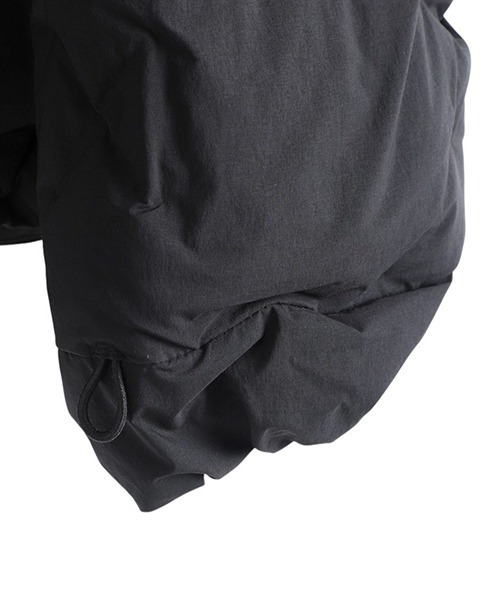 CMF OUTDOOR GARMENT（シーエムエフアウトドアガーメント）の「CMF OUTDOOR GARMENT / シーエムエフ アウトドア ガーメント：CMF WOVEN DOWN CREW：CMF2502-J05C[AST]（ダウンジャケット/コート・メンズ・ブラック/グレー・L）」の7枚目の写真