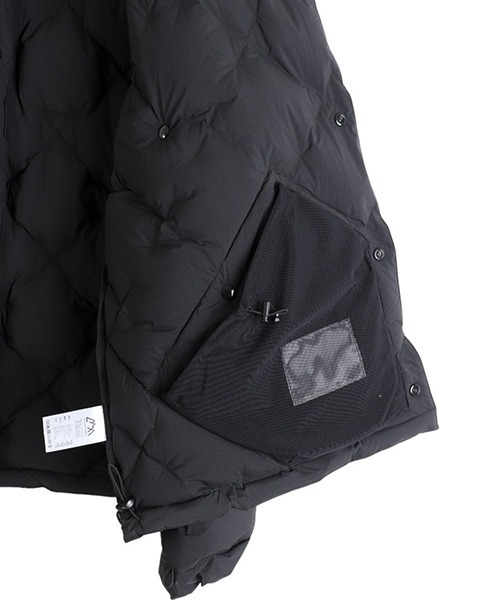 CMF OUTDOOR GARMENT（シーエムエフアウトドアガーメント）の「CMF OUTDOOR GARMENT / シーエムエフ アウトドア ガーメント：CMF WOVEN DOWN CREW：CMF2502-J05C[AST]（ダウンジャケット/コート・メンズ・ブラック/グレー・L）」の8枚目の写真