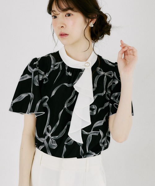 tocco closet(トッコ クローゼット)の「【ZOZO限定】リボンプリント配色フリルボウタイブラウス(シャツ/ブラウス・レディース・ブラック/オフホワイト・M)」の1枚目の写真