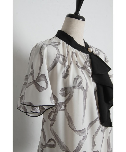 tocco closet(トッコ クローゼット)の「【ZOZO限定】リボンプリント配色フリルボウタイブラウス(シャツ/ブラウス・レディース・ブラック/オフホワイト・M)」の5枚目の写真