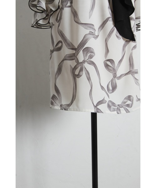 tocco closet(トッコ クローゼット)の「【ZOZO限定】リボンプリント配色フリルボウタイブラウス(シャツ/ブラウス・レディース・ブラック/オフホワイト・M)」の4枚目の写真