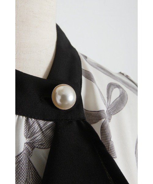 tocco closet(トッコ クローゼット)の「【ZOZO限定】リボンプリント配色フリルボウタイブラウス(シャツ/ブラウス・レディース・ブラック/オフホワイト・M)」の3枚目の写真
