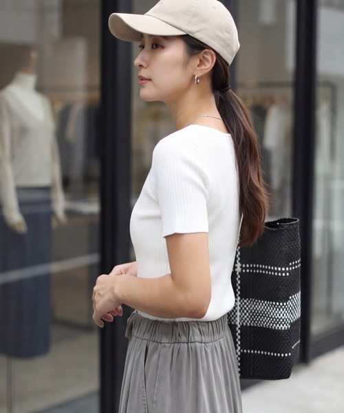 STYLE DELI(スタイルデリ)の「半袖ボートネックリブトップス(Tシャツ/カットソー・レディース・レッド/ホワイト/ライラック/ブラック・M)」の21枚目の写真