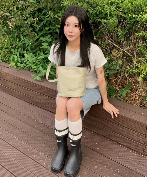 RAIMENT(レイメント)の「Stud Band Basket Bag_Light Khaki(ショルダーバッグ・レディース・その他・FREE)」の4枚目の写真
