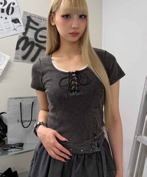 Figments(フィグメンツ)の「フェードレースアップT(Tシャツ/カットソー・レディース・スミクロ・FREE)」の2枚目の写真