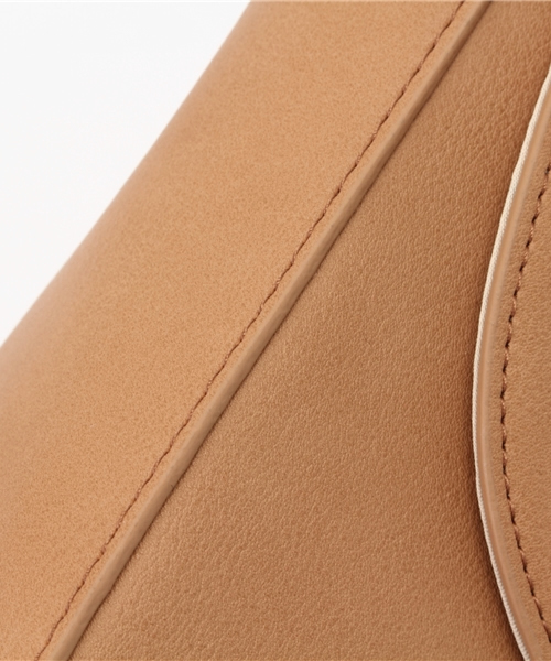 one after another NICE CLAUP(ワンアフターアナザーナイスクラップ)の「【non-no4月号掲載 ナイスクラップ】かぶせ付丸形ショルダー(ショルダーバッグ・レディース・キャメル/サックスブルー/ブラック・FREE)」の12枚目の写真