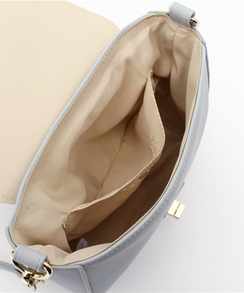 one after another NICE CLAUP(ワンアフターアナザーナイスクラップ)の「【non-no4月号掲載 ナイスクラップ】かぶせ付丸形ショルダー(ショルダーバッグ・レディース・キャメル/サックスブルー/ブラック・FREE)」の14枚目の写真