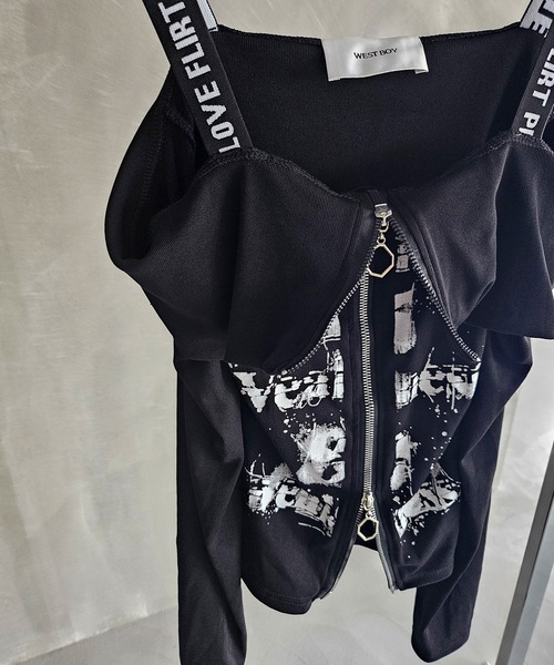 WESTBOY(ウエストボーイ)の「Y2K ユニセックス オフショルダー プリント ジップ トップス WOG26S1TP01(その他トップス・レディース・ブラック・FREE)」の8枚目の写真