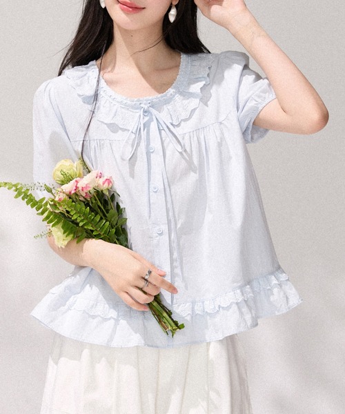 AMAJI(アマジ)の「フリル リボン付き パフスリーブ ブラウス(シャツ/ブラウス・レディース・ライトブルー・X-LARGE/LARGE/MEDIUM/SMALL)」の2枚目の写真