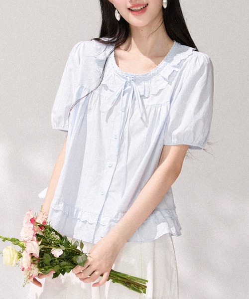 AMAJI(アマジ)の「フリル リボン付き パフスリーブ ブラウス(シャツ/ブラウス・レディース・ライトブルー・X-LARGE/LARGE/MEDIUM/SMALL)」の3枚目の写真