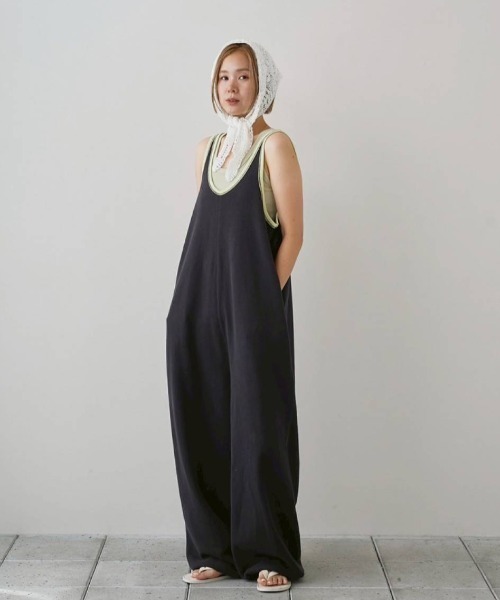 TODAYFUL(トゥデイフル)の「Cotton Bi-color Combinaison(サロペット/オーバーオール・レディース・ブラウン/アイボリー/インディゴブルー・38inch/36inch)」の4枚目の写真