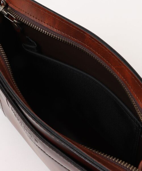 KAZZU SELECT(カッズセレクト)の「【BRELIOUS】三角ポーチ小/セカンドバッグ(クラッチバッグ・メンズ・チョコ・ONE SIZE)」の4枚目の写真