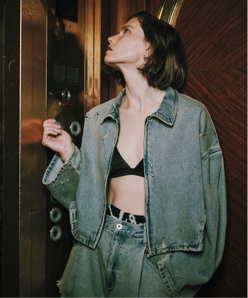 Ameri(アメリ)の「TATTOO STUDS DENIM JACKET(デニムジャケット・レディース・ブルー/ブラック・MEDIUM/SMALL)」の1枚目の写真