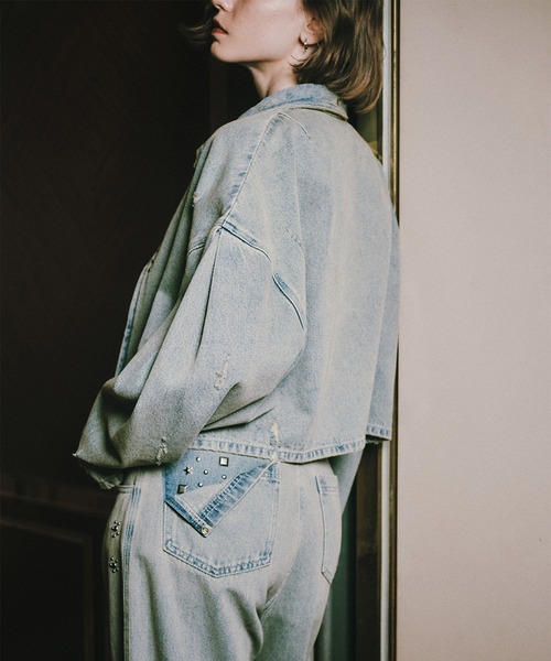 Ameri(アメリ)の「TATTOO STUDS DENIM JACKET(デニムジャケット・レディース・ブルー/ブラック・MEDIUM/SMALL)」の3枚目の写真