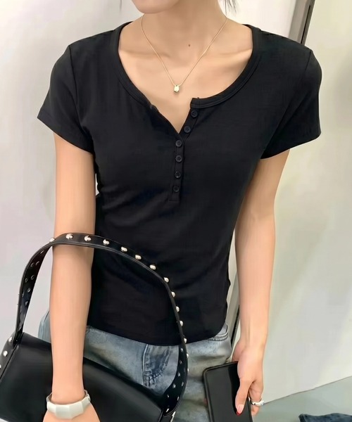 yuue' ( wear )(ユーイ)の「ヘンリーネック半袖Tシャツ(Tシャツ/カットソー・レディース・レッド/アイボリー/ブラック/ホワイト/ダークブラウン・FREE)」の3枚目の写真