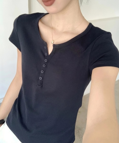 yuue' ( wear )(ユーイ)の「ヘンリーネック半袖Tシャツ(Tシャツ/カットソー・レディース・レッド/アイボリー/ブラック/ホワイト/ダークブラウン・FREE)」の13枚目の写真