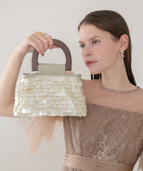 Leja（レジャ）の「【LEJA】シェルプレートウッドハンドルバッグ結婚式 パーティー 成人式 二次会 同窓会 お呼ばれ オケージョン 20代 30代（ハンドバッグ・レディース・ベージュ・FREE）」の3枚目の写真
