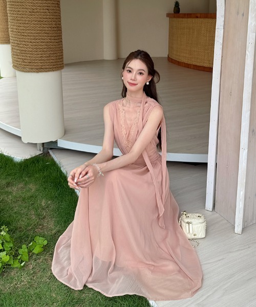 Aelina(エリナ)の「Vネックシフォンワンピース(ワンピース・レディース・ホワイト/ピンク・FREE)」の5枚目の写真
