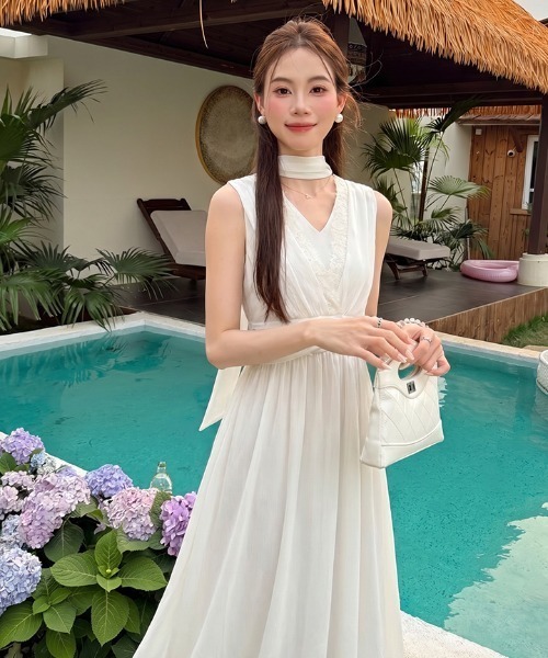 Aelina(エリナ)の「Vネックシフォンワンピース(ワンピース・レディース・ホワイト/ピンク・FREE)」の10枚目の写真