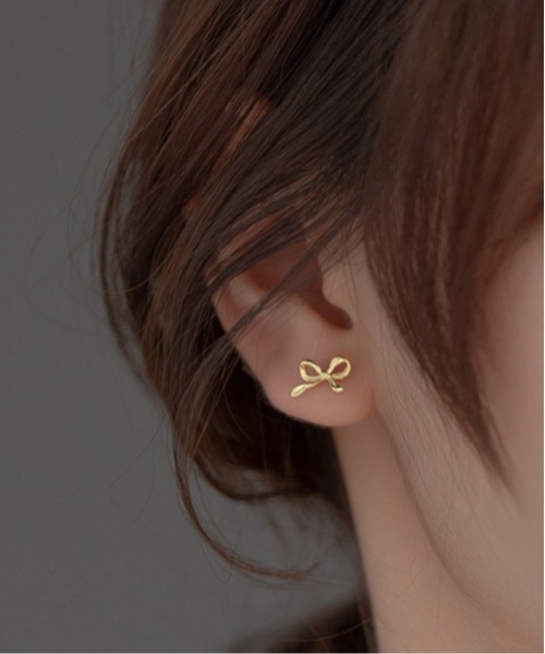 ARCHIVER(アーカイバ)の「【Bz】ゆるリボンワンポイントペアピアス(MA/EKW157)(ピアス(両耳用)・レディース・ゴールド/シルバー・FREE)」の2枚目の写真