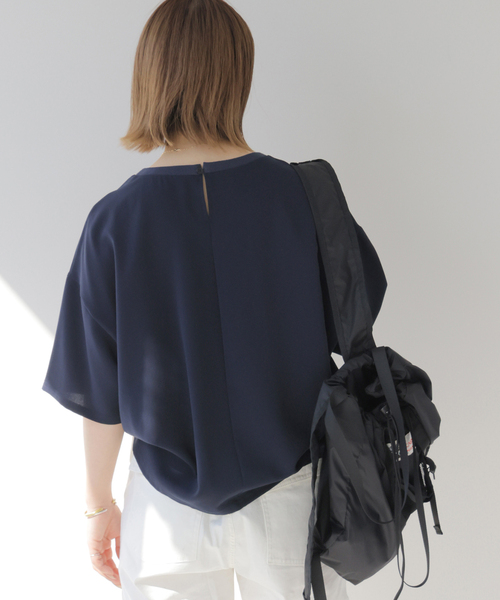 JOURNAL STANDARD relume(ジャーナルスタンダード レリューム)の「《追加2》2WAYジョーゼットロゴTEE(Tシャツ/カットソー・レディース・スミクロ/ホワイト系その他/ブラウン/ダークブルー・FREE)」の6枚目の写真