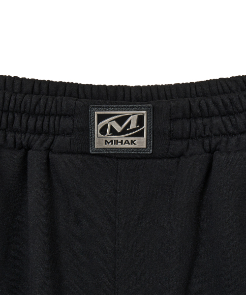 MIHAK(ミハク)の「メタルプレートウィメンズショーツ (ブラック)(スウェットパンツ・レディース・その他・1/2)」の7枚目の写真