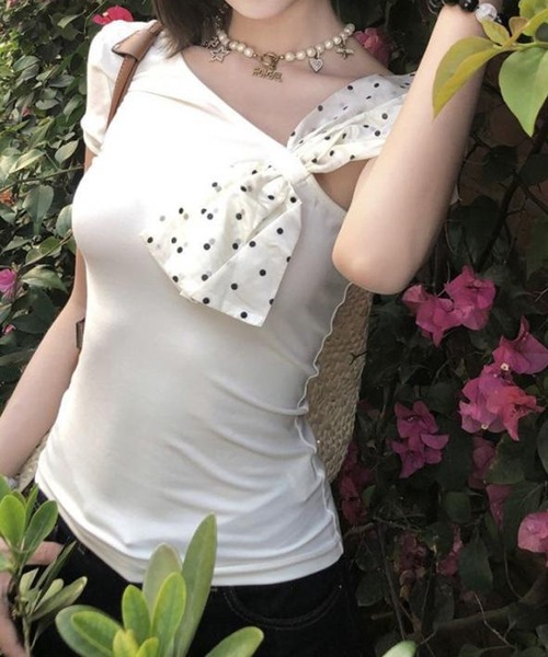 Nia(ニア)の「Nia(ニア)/ワンショルリボンフェミニントップス(Tシャツ/カットソー・レディース・ホワイト・MEDIUM/SMALL)」の5枚目の写真