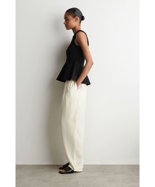 COS(コス)の「ニットペプラムトップ(ニット/セーター・レディース・ブラック・S/XS/M/L)」の4枚目の写真