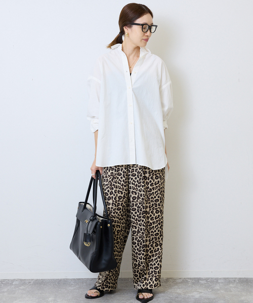 SLOBE IENA(スローブイエナ)の「コットンビックレギュラーシャツ(シャツ/ブラウス・レディース・ホワイト/サックスブルー/イエロー・FREE)」の4枚目の写真