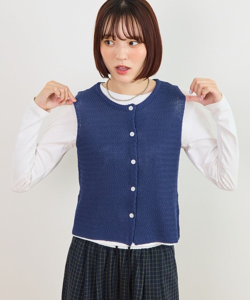 ABYS(アビス)の「ニットボタンベスト(ベスト・レディース・オレンジ/アイボリー/ネイビー・FREE)」の1枚目の写真