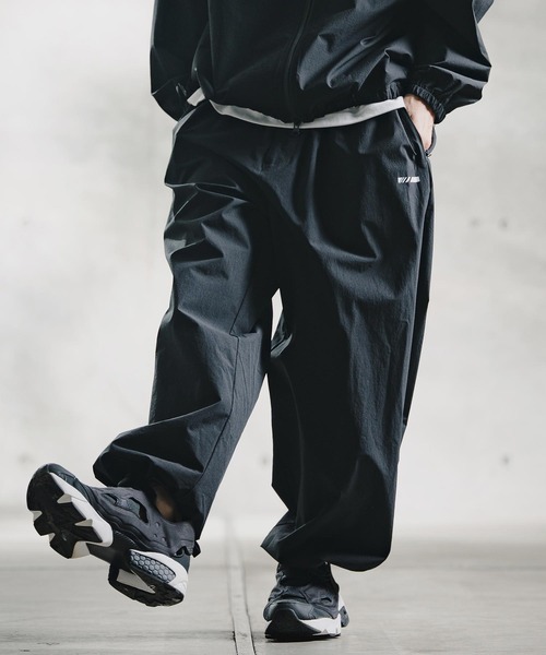 GLIMCLAP(グリムクラップ)の「mp15195-Ripstop & Stretch Nylon Wide Track Pants トラックパンツ(211-005-gla-cg)(その他パンツ・メンズ・ブラック/ブルー・S/L/M)」の2枚目の写真