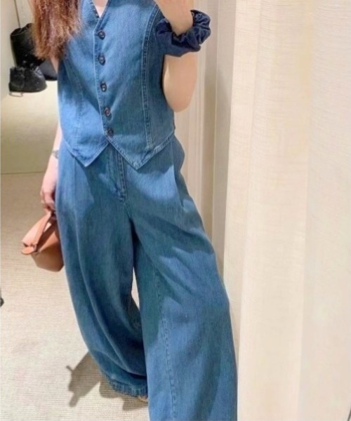 FAVORITO(ファヴォリート)の「デニムノースリーブトップスパンツセットアップ(セットアップ・レディース・ブルー・S/XL/L/M)」の2枚目の写真