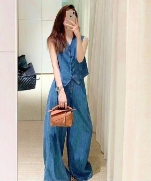FAVORITO(ファヴォリート)の「デニムノースリーブトップスパンツセットアップ(セットアップ・レディース・ブルー・S/XL/L/M)」の5枚目の写真