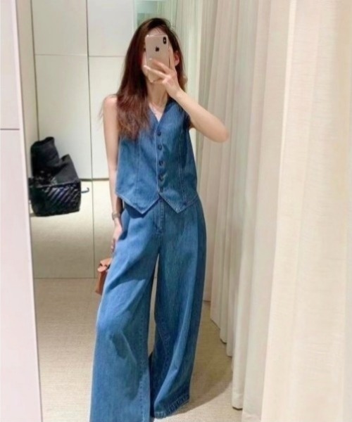 FAVORITO(ファヴォリート)の「デニムノースリーブトップスパンツセットアップ(セットアップ・レディース・ブルー・S/XL/L/M)」の6枚目の写真