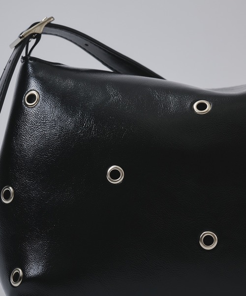 SELLE GLANT(セレグランテ)の「ONE-HANDLE EYELET DESIGN BAG / ワンハンドルアイレットデザインバッグ(ハンドバッグ・メンズ・オフホワイト/ダークブラウン/ブラック・FREE)」の5枚目の写真
