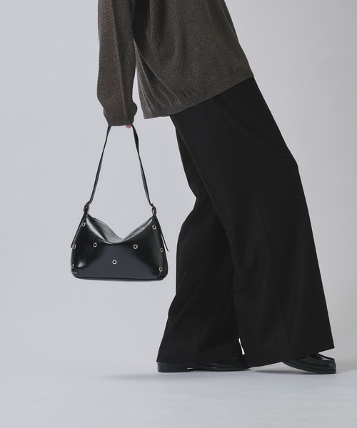SELLE GLANT(セレグランテ)の「ONE-HANDLE EYELET DESIGN BAG / ワンハンドルアイレットデザインバッグ(ハンドバッグ・メンズ・オフホワイト/ダークブラウン/ブラック・FREE)」の9枚目の写真