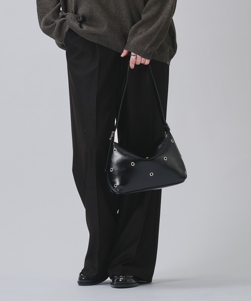 SELLE GLANT(セレグランテ)の「ONE-HANDLE EYELET DESIGN BAG / ワンハンドルアイレットデザインバッグ(ハンドバッグ・メンズ・オフホワイト/ダークブラウン/ブラック・FREE)」の11枚目の写真