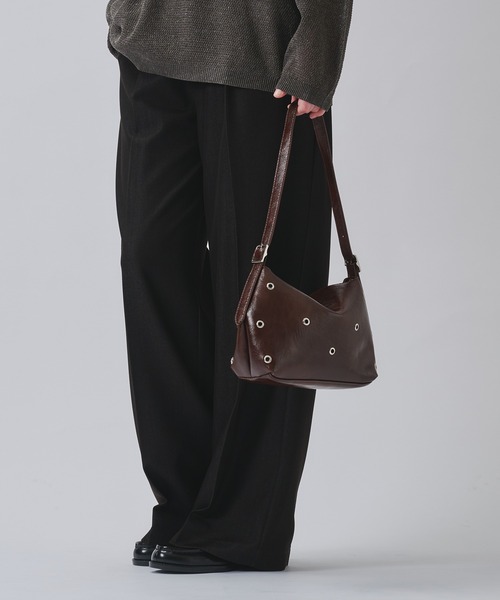 SELLE GLANT(セレグランテ)の「ONE-HANDLE EYELET DESIGN BAG / ワンハンドルアイレットデザインバッグ(ハンドバッグ・メンズ・オフホワイト/ダークブラウン/ブラック・FREE)」の21枚目の写真