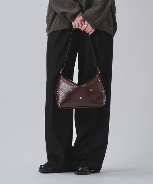 SELLE GLANT(セレグランテ)の「ONE-HANDLE EYELET DESIGN BAG / ワンハンドルアイレットデザインバッグ(ハンドバッグ・メンズ・オフホワイト/ダークブラウン/ブラック・FREE)」の20枚目の写真